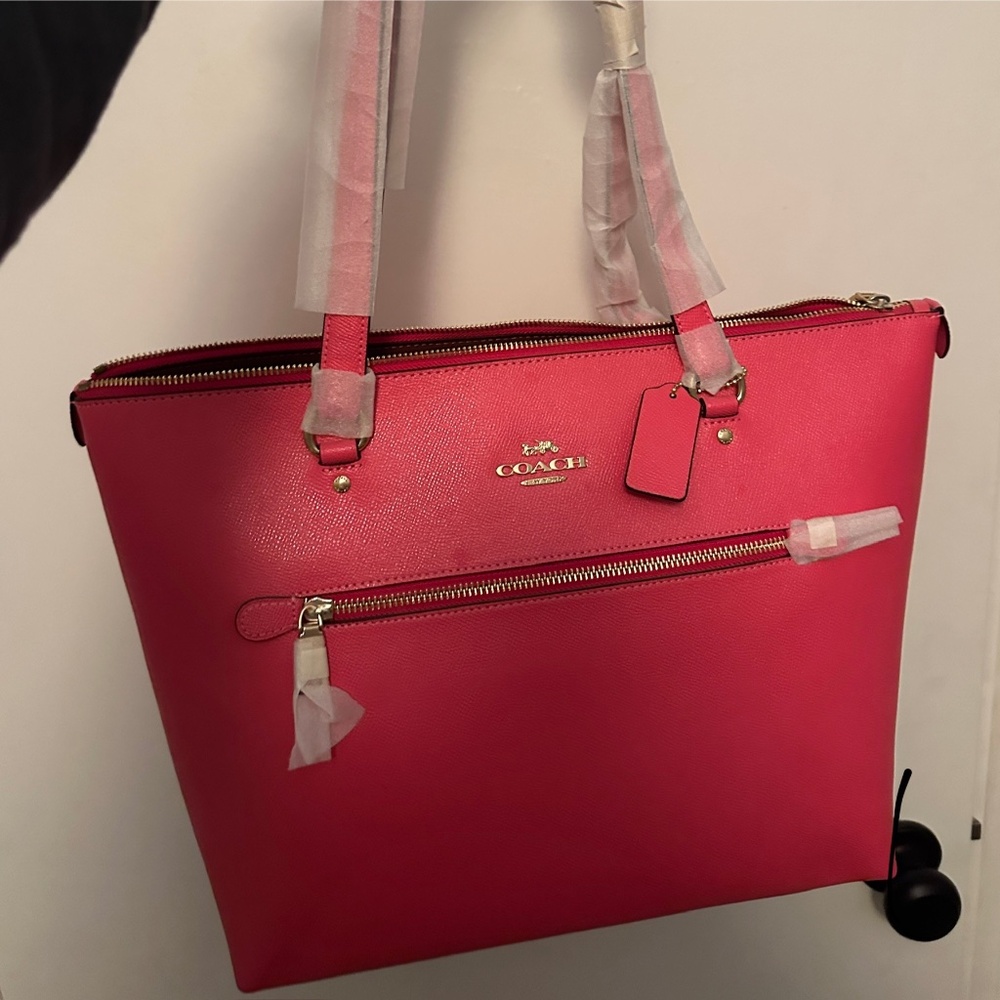 NWT Coach Gallery Tote / Electric Pink